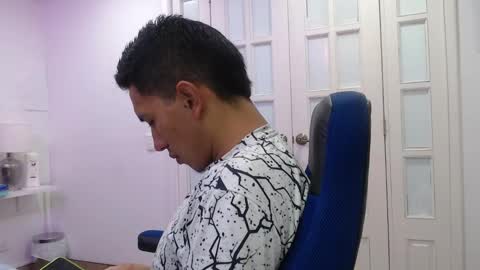 Snapshot of patrick_and_greeicy chatting on January 18, 3:20 am patrick_and_greeicy online show from January 18, 3:20 am