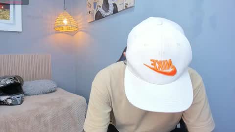 Snapshot of patrick_foxx chatting on November 28, 8:00 pm PATRICK online show from November 28, 8:00 pm