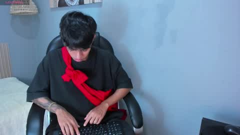 Snapshot of patrick_foxx chatting on December 13, 9:09 pm PATRICK online show from December 13, 9:09 pm