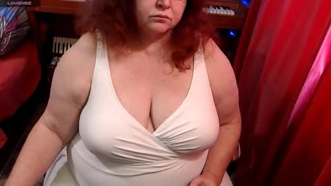 PatsyORose online show from February 8, 4:05 am