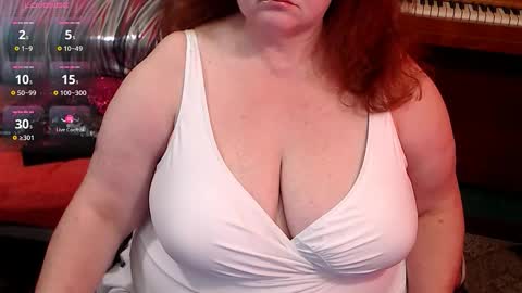 PatsyORose online show from February 10, 4:38 am