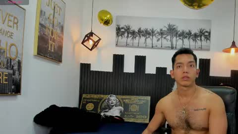 Snapshot of paul_cros chatting on June 14, 11:23 am paul_cros online show from June 14, 11:23 am