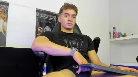 Paull George online show from May 16, 1:21 pm