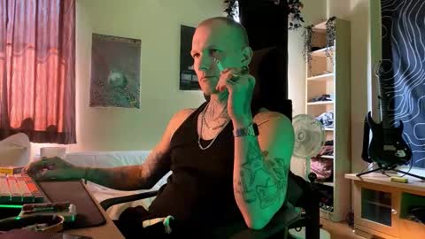 Snapshot of paul_razor chatting on February 17, 3:36 am Paul online show from February 17, 3:36 am