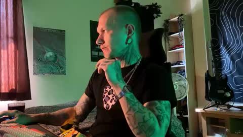 Snapshot of paul_razor chatting on February 27, 3:28 am Paul online show from February 27, 3:28 am