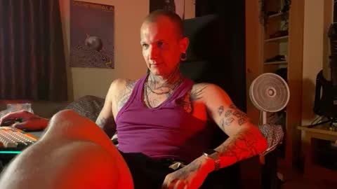 Snapshot of paul_razor chatting on March 1, 4:53 pm Paul online show from March 1, 4:53 pm