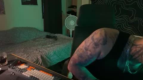 Snapshot of paul_razor chatting on March 3, 11:38 am Paul online show from March 3, 11:38 am