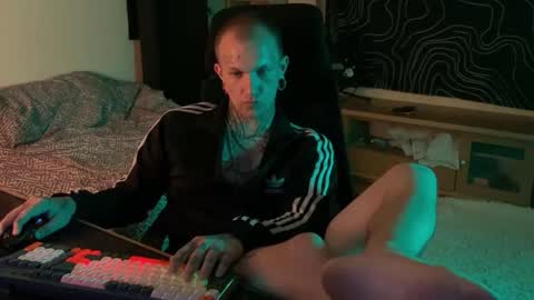 Snapshot of paul_razor chatting on March 5, 2:02 pm Paul online show from March 5, 2:02 pm