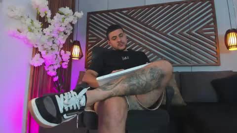 Snapshot of paul_rivera chatting on June 5, 8:14 pm Paul Rivera online show from June 5, 8:14 pm