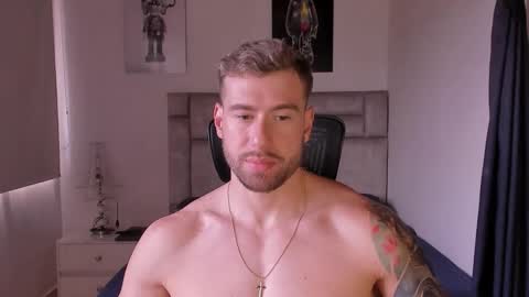 PAUL ROGER online show from October 18, 5:03 pm