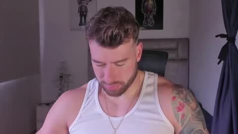 Snapshot of paul_roger chatting on February 19, 12:12 pm PAUL ROGER online show from February 19, 12:12 pm