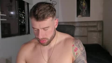 Snapshot of paul_roger chatting on February 20, 1:13 am PAUL ROGER online show from February 20, 1:13 am