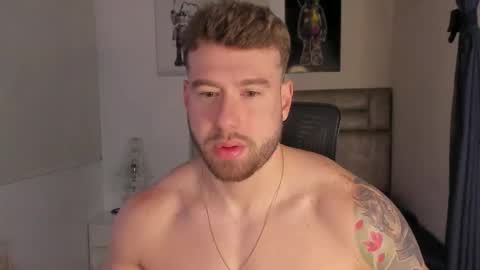 Snapshot of paul_roger chatting on March 6, 11:17 am PAUL ROGER online show from March 6, 11:17 am