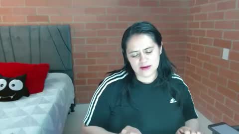 paula__117 online show from May 4, 9:00 pm