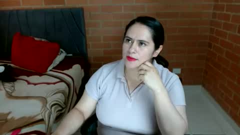 paula__117 online show from May 24, 4:45 pm