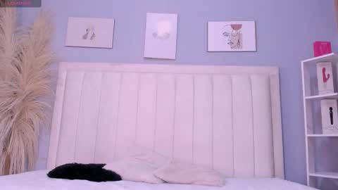 Pau online show from October 24, 7:43 pm