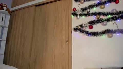 Pau online show from December 17, 8:59 pm