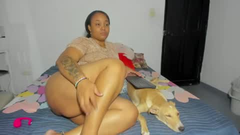 paulastone420 online show from May 1, 10:36 pm
