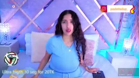 Snapshot of paulette_dupont_ chatting on July 5, 3:13 am paulette_dupont_ online show from July 5, 3:13 am