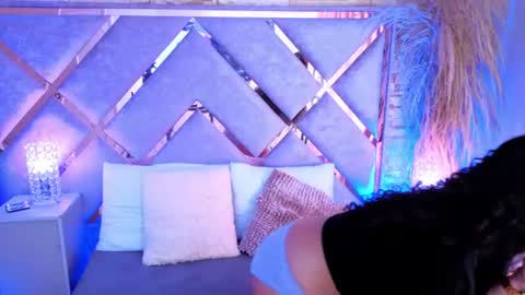Snapshot of paulette_dupont_ chatting on July 23, 2:20 am paulette_dupont_ online show from July 23, 2:20 am