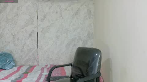 Snapshot of paulina_0_ chatting on May 24, 1:27 pm paulina_0_ online show from May 24, 1:27 pm