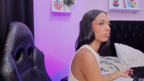 Snapshot of paulina_lopezz chatting on April 2, 8:39 pm PAULINA online show from April 2, 8:39 pm