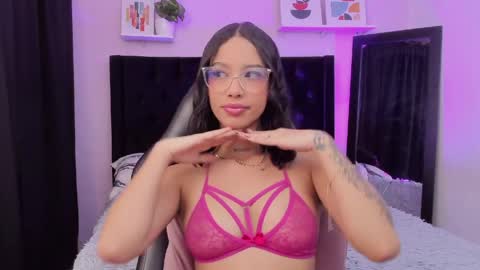 Snapshot of paulina_lopezz chatting on April 10, 8:46 pm PAULINA online show from April 10, 8:46 pm