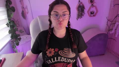 Estefania online show from October 12, 7:02 pm