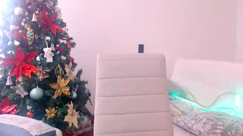 Snapshot of paulinerussell chatting on December 13, 6:27 pm vle online show from December 13, 6:27 pm