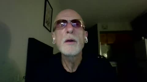 Snapshot of pauljoseph611656 chatting on November 22, 11:09 am pjvan online show from November 22, 11:09 am