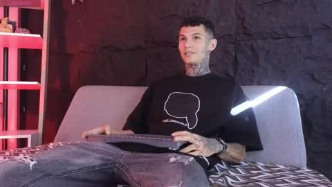 Snapshot of paulo527 chatting on February 14, 9:00 pm Paulo online show from February 14, 9:00 pm