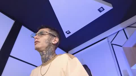 Snapshot of paulo527 chatting on March 25, 5:24 am Paulo online show from March 25, 5:24 am