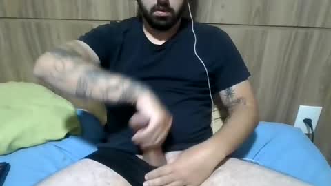 Snapshot of paulo_22cm chatting on June 16, 10:34 pm paulo_22cm online show from June 16, 10:34 pm