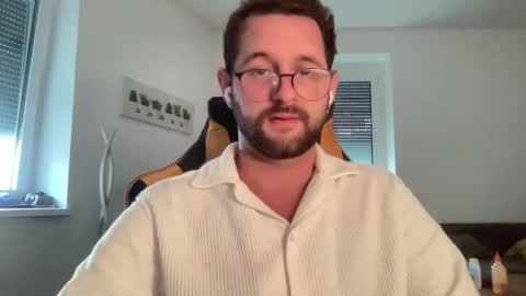 Snapshot of paulsimpsn chatting on September 29, 4:01 pm love bush online show from September 29, 4:01 pm