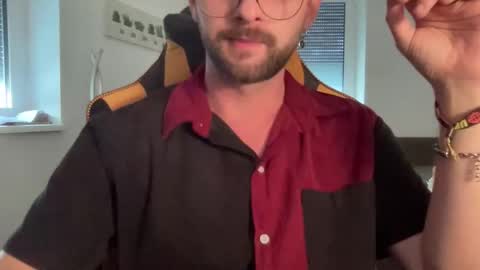 Snapshot of paulsimpsn chatting on October 6, 2:14 pm love bush online show from October 6, 2:14 pm