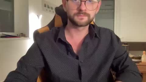 Snapshot of paulsimpsn chatting on October 7, 5:10 pm love bush online show from October 7, 5:10 pm