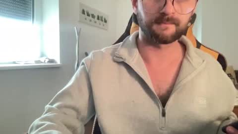 Snapshot of paulsimpsn chatting on October 28, 1:25 pm love bush online show from October 28, 1:25 pm