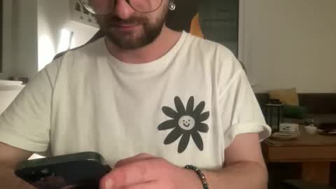 Snapshot of paulsimpsn chatting on November 14, 9:24 pm love bush online show from November 14, 9:24 pm