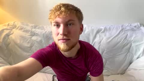 Snapshot of pavelrey chatting on March 24, 9:58 am Pavel online show from March 24, 9:58 am