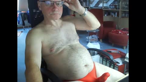 Snapshot of pavlovsdog2006 chatting on December 9, 9:06 am Pavlov aka Peter online show from December 9, 9:06 am