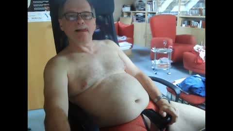 Snapshot of pavlovsdog2006 chatting on January 27, 9:23 am Pavlov aka Peter online show from January 27, 9:23 am