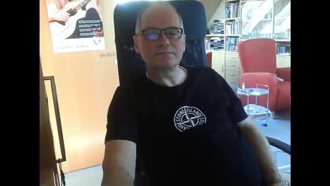 Snapshot of pavlovsdog2006 chatting on November 6, 8:37 am Pavlov aka Peter online show from November 6, 8:37 am