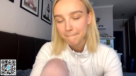 Snapshot of paztumminello chatting on October 20, 1:22 pm Lola online show from October 20, 1:22 pm