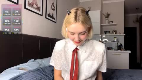 Snapshot of paztumminello chatting on October 31, 4:19 pm Lola online show from October 31, 4:19 pm