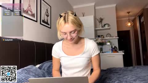 Snapshot of paztumminello chatting on November 3, 3:24 pm Lola online show from November 3, 3:24 pm