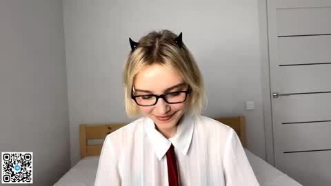 Snapshot of paztumminello chatting on November 16, 4:01 pm Lola online show from November 16, 4:01 pm