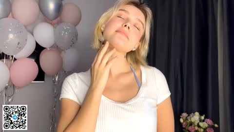 Snapshot of paztumminello chatting on November 25, 2:39 pm Lola online show from November 25, 2:39 pm