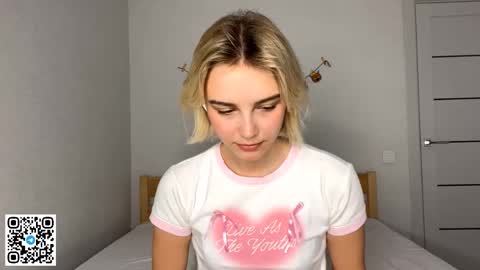 Snapshot of paztumminello chatting on December 4, 3:32 pm Lola online show from December 4, 3:32 pm