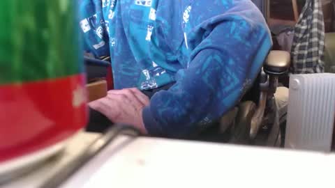 pc8474408 online show from April 3, 9:40 am