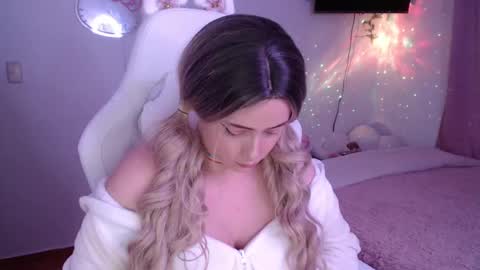 peacherry_ online show from March 12, 1:36 am